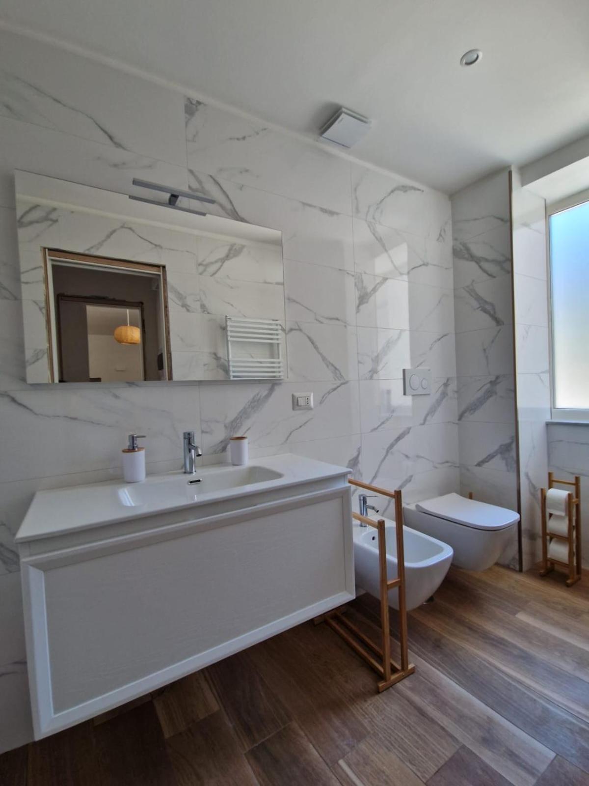 Ten Apartment Бриндізі Екстер'єр фото